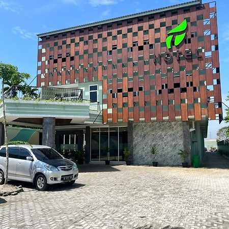 T Hotel Kualanamu Lubukpakam Buitenkant foto