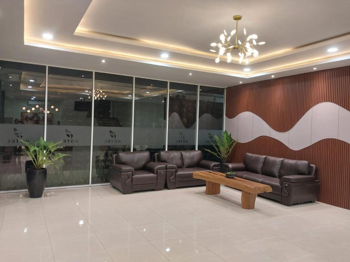 T Hotel Kualanamu Lubukpakam Buitenkant foto