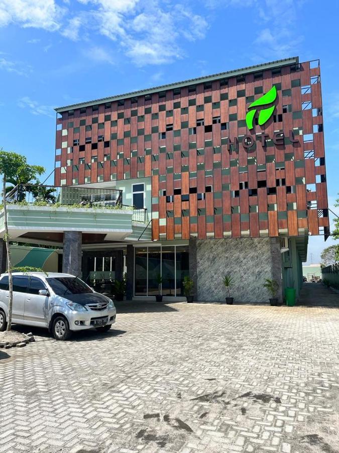 T Hotel Kualanamu Lubukpakam Buitenkant foto