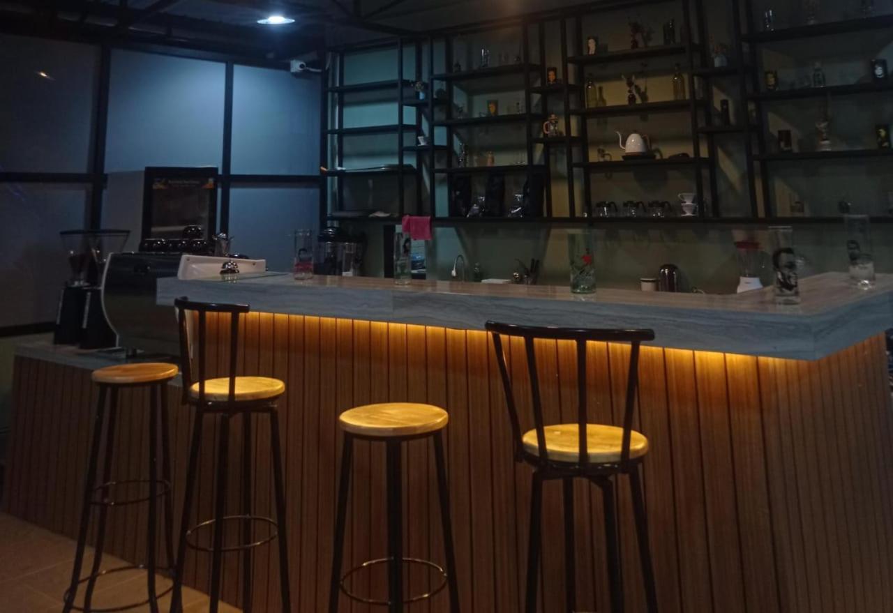 T Hotel Kualanamu Lubukpakam Buitenkant foto