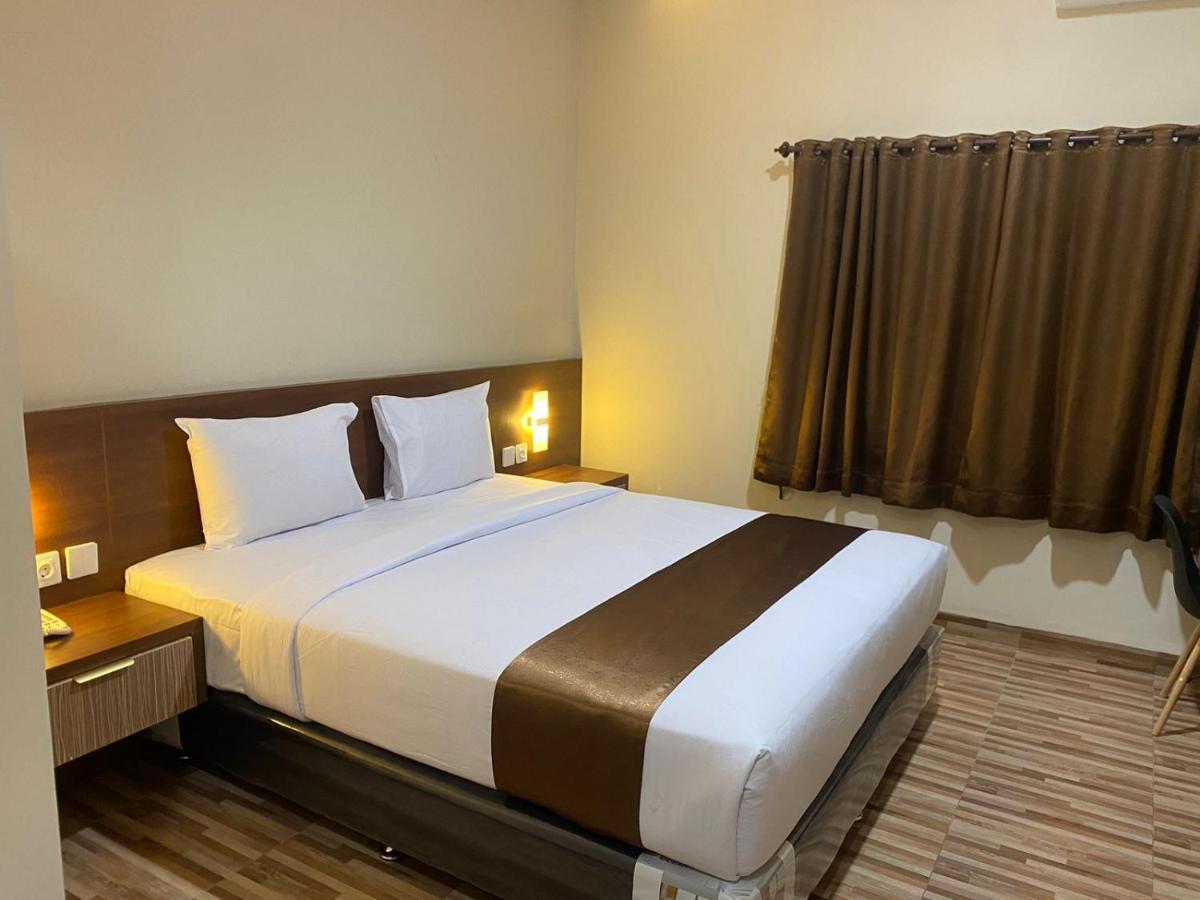 T Hotel Kualanamu Lubukpakam Buitenkant foto